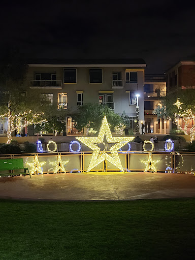 Shopping Mall «Scottsdale Waterfront», reviews and photos, 7135 E Camelback Rd #165, Scottsdale, AZ 85251, USA