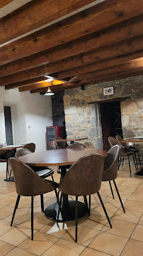 Atmosphère du Restaurant français Restaurant : Le Relais de la Toinette à Murat-le-Quaire - n°8