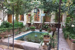 Shiraz Traditional Hotel image