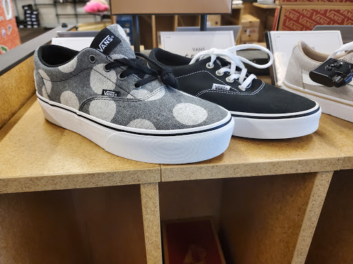 Shoe Store «DSW Designer Shoe Warehouse», reviews and photos, 2485 Richmond Ave, Staten Island, NY 10314, USA