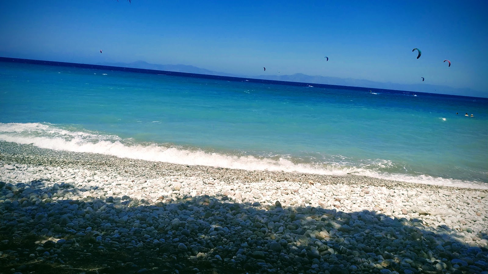 Valokuva Paralia Kremastiista. sisältäen suora ranta