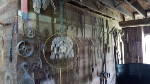 Tourist Attraction «Secrest 1883 Octagonal Barn», reviews and photos, 5750 Osage St SE, West Liberty, IA 52776, USA