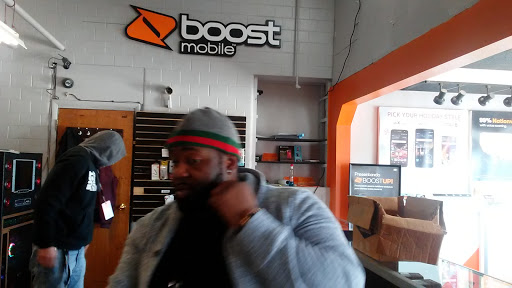 Cell Phone Store «Boost Mobile Premier Store», reviews and photos, 1602 1st Ave NE, Cedar Rapids, IA 52402, USA