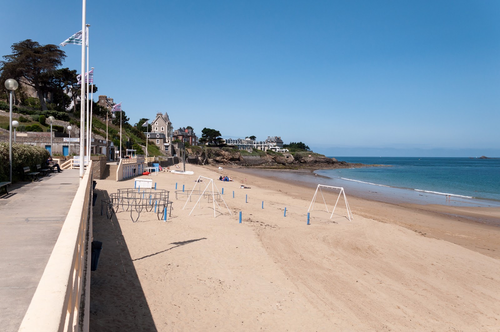 Foto von Plage Saint-Enogat mit beiger sand Oberfläche