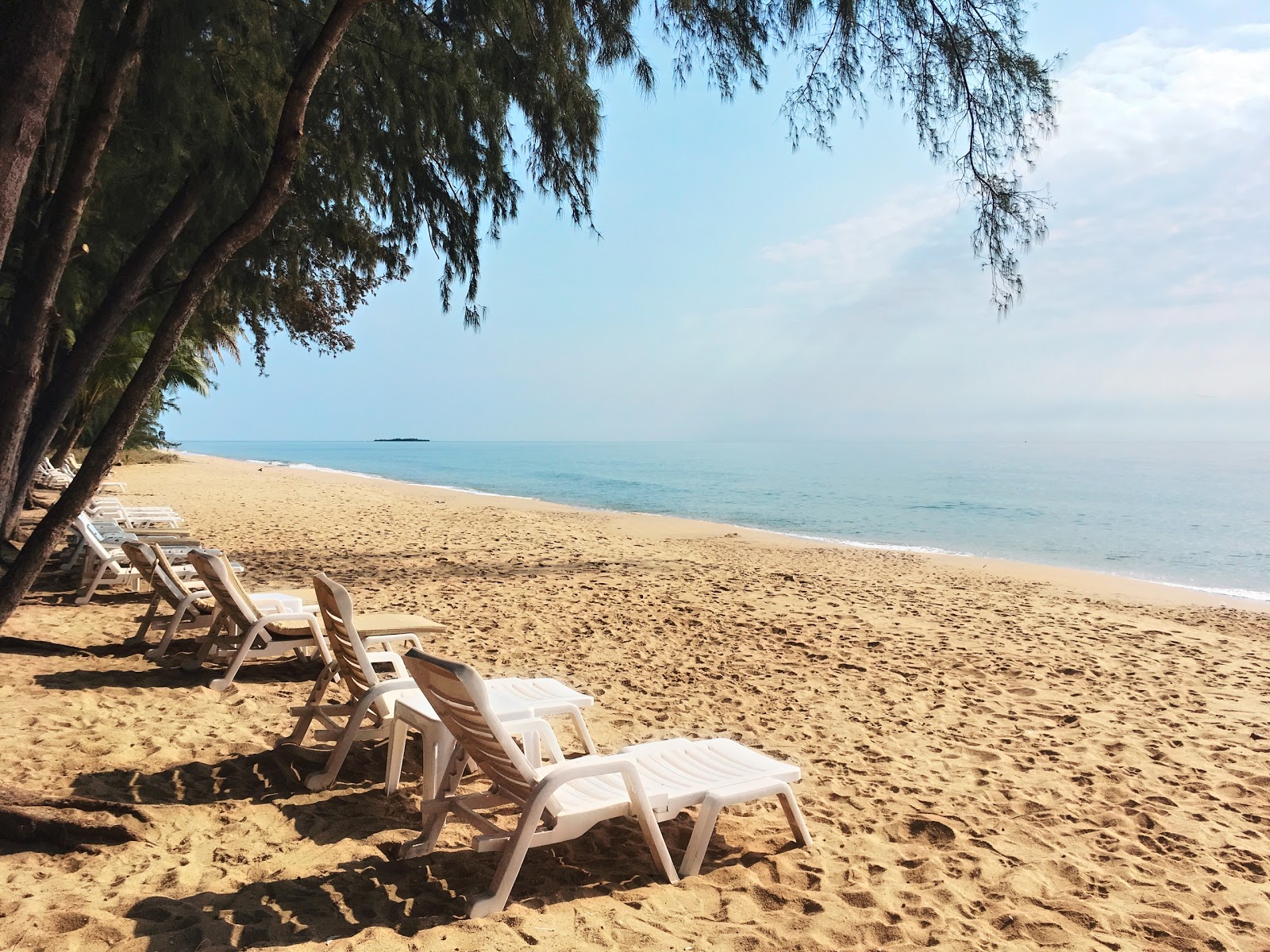 Thang Sai Beach'in fotoğrafı uçurumlarla desteklenmiş