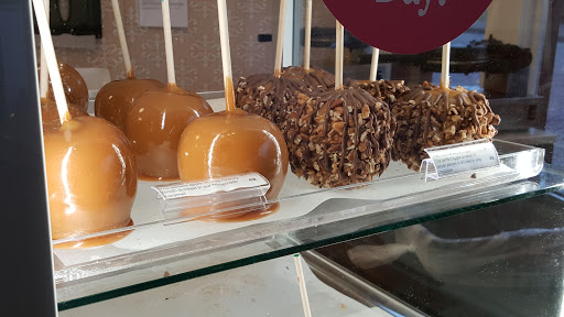 Ice Cream Shop «Kilwins St. Charles», reviews and photos, 300 S Main St, St Charles, MO 63301, USA