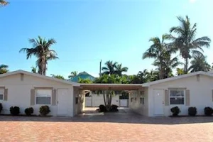 Gulf Breeze Condos - Vacation Rental Fort Myers Beach image