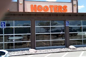 Hooters image