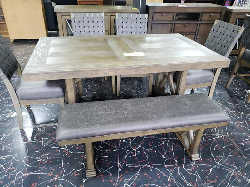 Flea Market «Springfield Flea Market & Gifts», reviews and photos, 1325 E Trafficway St, Springfield, MO 65802, USA