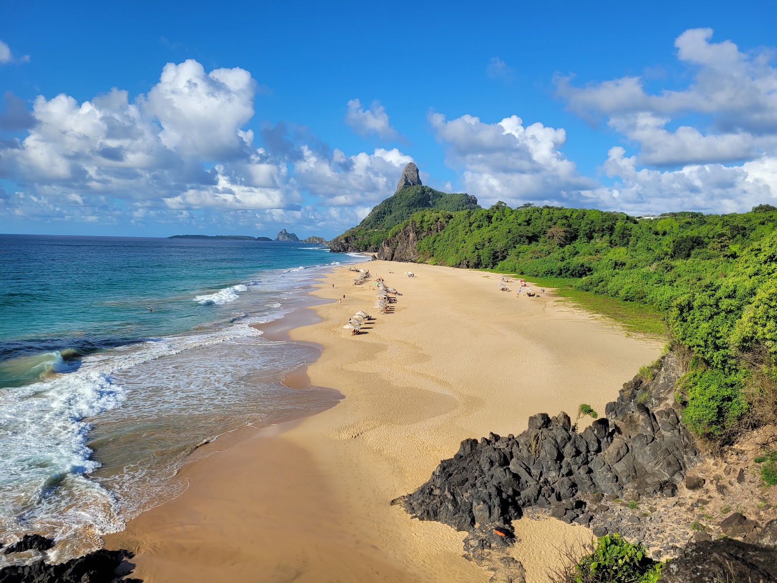 Foto von Praia da Cacimba do Padre mit heller feiner sand Oberfläche