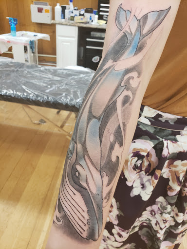 Tattoo Shop «Queen Bee Tattoo & Gallery», reviews and photos, 230 Main St, Springfield, OR 97477, USA