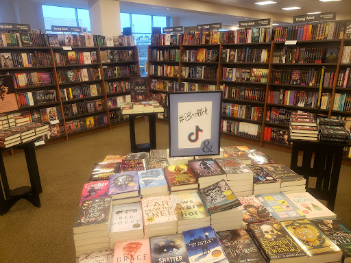 Book Store «Barnes & Noble», reviews and photos, 7227 SW Bridgeport Rd, Tigard, OR 97224, USA