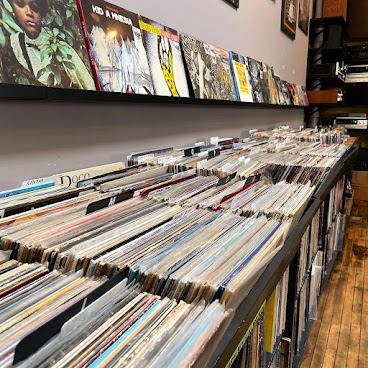 Village Vinyl & Hi Fi by null