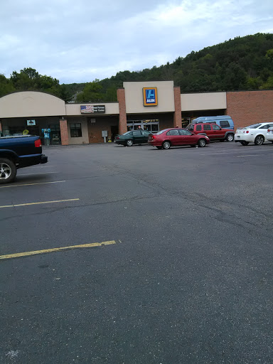 Supermarket «ALDI», reviews and photos, 932 E State St, Athens, OH 45701, USA