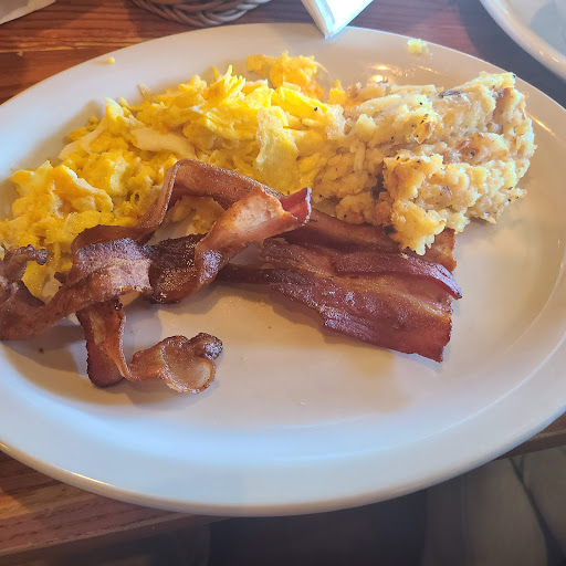American Restaurant «Cracker Barrel Old Country Store», reviews and photos, 3701 Elmsley Ct, Greensboro, NC 27406, USA