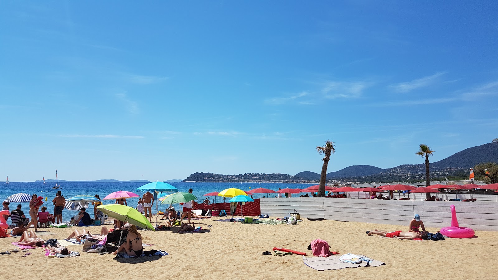 Foto von Plage du Debarquement und die siedlung