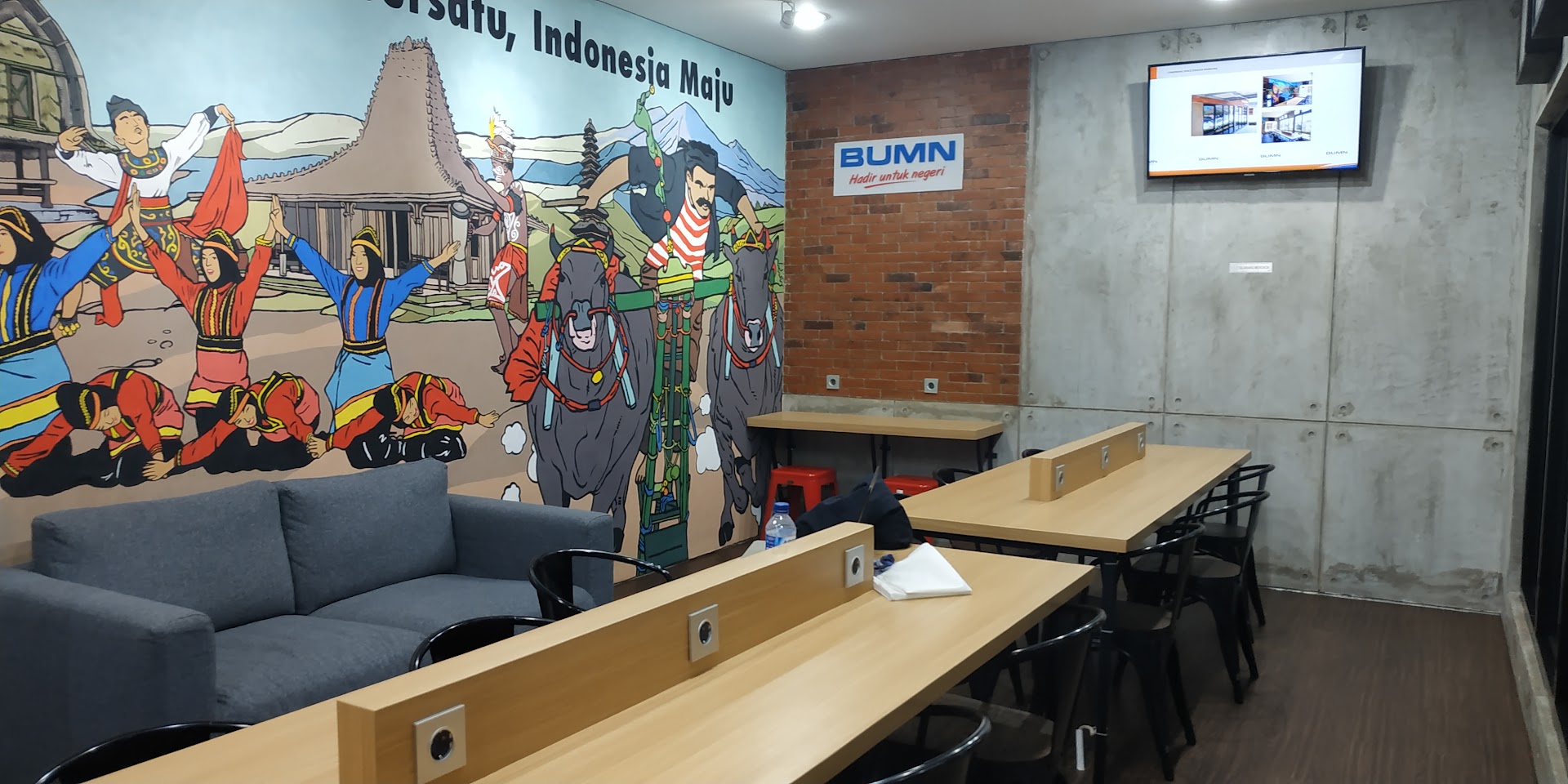 Coworking Space Stasiun Gubeng Photo