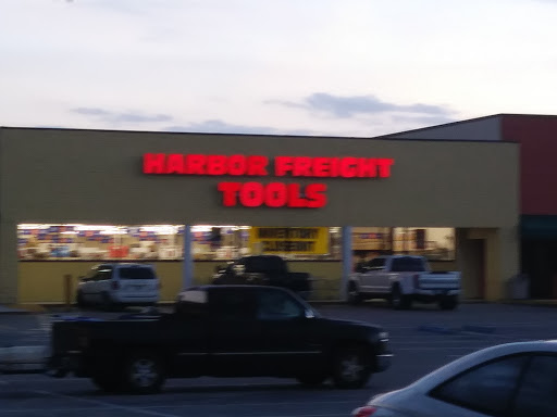 Hardware Store «Harbor Freight Tools», reviews and photos, 9131 College Pkwy STE 165, Fort Myers, FL 33919, USA