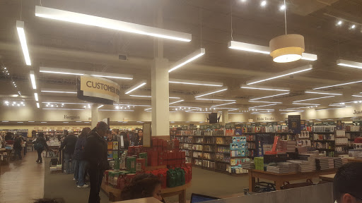 Book Store «Barnes & Noble Booksellers El Paso/Fountains at Farah», reviews and photos, 8889 Gateway Blvd W #120, El Paso, TX 79925, USA