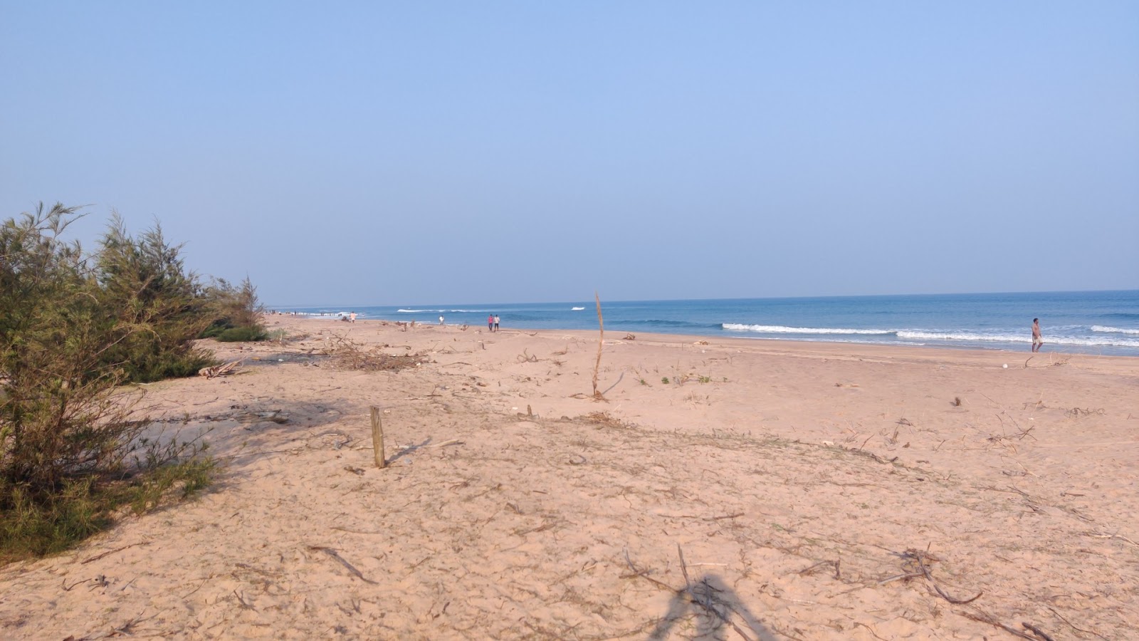 Foto di Rajaram Puram Beach con una superficie del sabbia beige