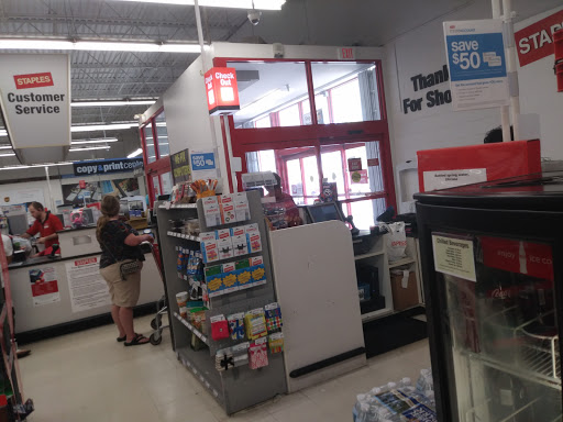 Office Supply Store «Staples», reviews and photos, 4214 W Wendover Ave, Greensboro, NC 27407, USA