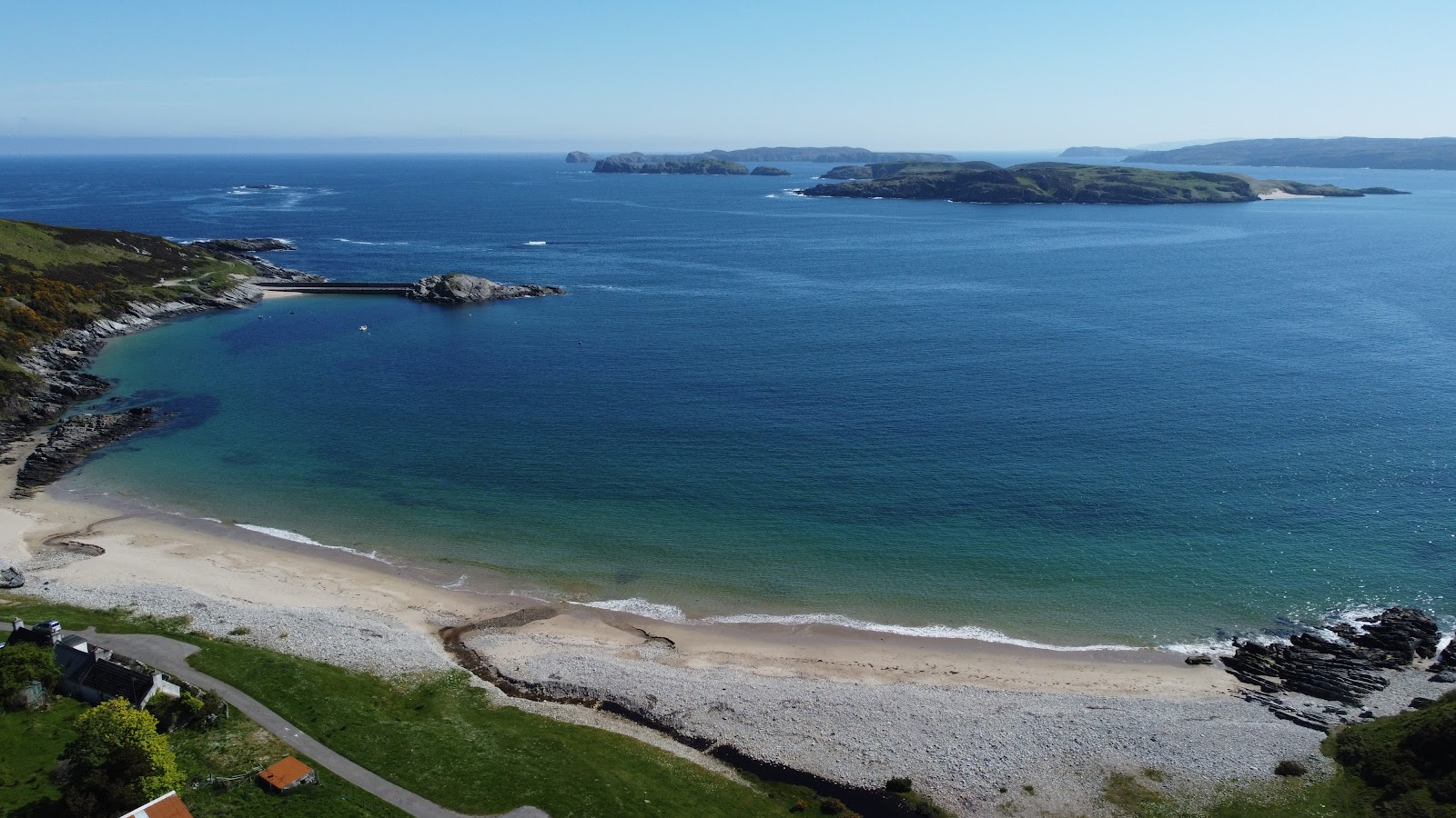 Foto de Talmine Bay e o assentamento