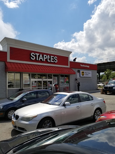 Office Supply Store «Staples», reviews and photos, 24-41 31st St, Astoria, NY 11102, USA