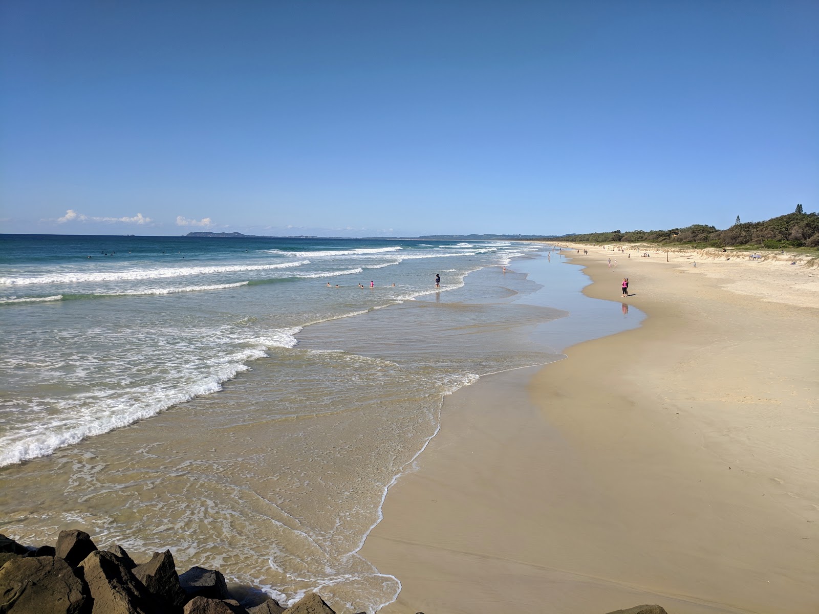 Foto van Brunswick Heads Main Beach met helder fijn zand oppervlakte