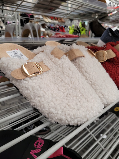 Clothing Store «Burlington Coat Factory», reviews and photos, 833 Lancaster Dr NE, Salem, OR 97301, USA