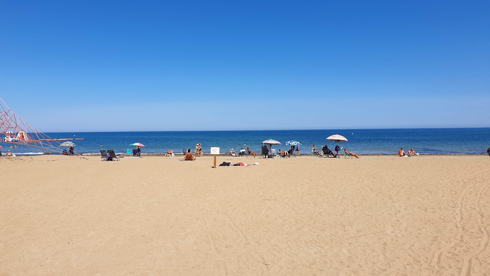 Foto av Playa De Denia med lång rak strand
