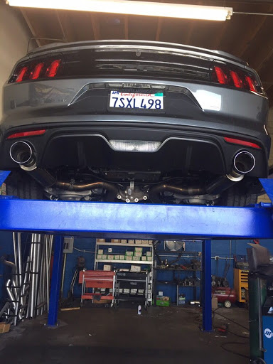 Muffler Technician image