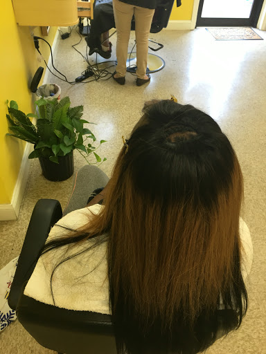 Beauty Salon «New Image Dominican Hair Salon», reviews and photos, 143 W Main St, Norristown, PA 19401, USA