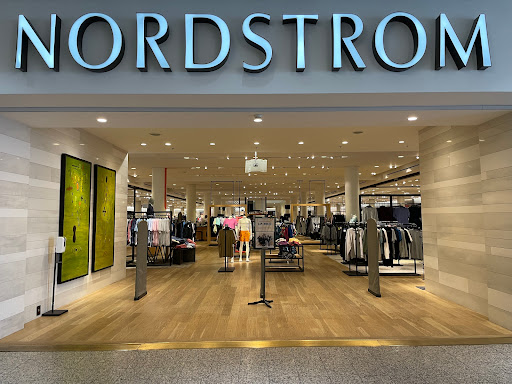 Department Store «Nordstrom Michigan Avenue», reviews and photos, 55 E Grand Ave, Chicago, IL 60611, USA