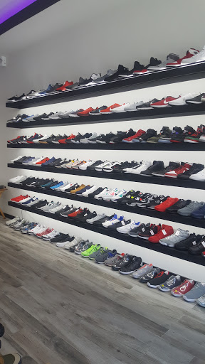 Mr. Footwear, 5537 Broadway, Bronx, NY 10463, USA, 