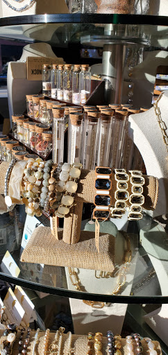 Jewelry Store «Knock Knock Boutique», reviews and photos, 110 W Chocolate Ave, Hershey, PA 17033, USA