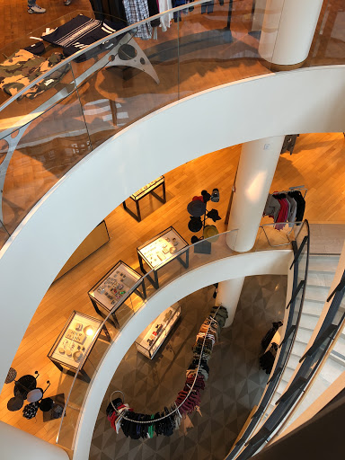 Department Store «Barneys New York, Chicago», reviews and photos, 15 E Oak St, Chicago, IL 60611, USA