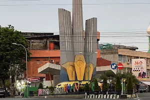 Tugu Pers image