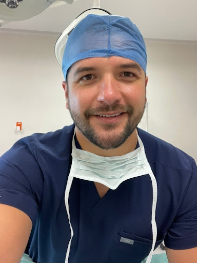 Dr. Mauricio Daniel Villalobos Cacho, Traumatólogo