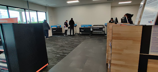 Print Shop «FedEx Office Print & Ship Center», reviews and photos, 550 Oyster Point Rd g, Newport News, VA 23602, USA