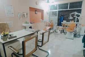 DR LUGADE"S DENTAL CLINIC image