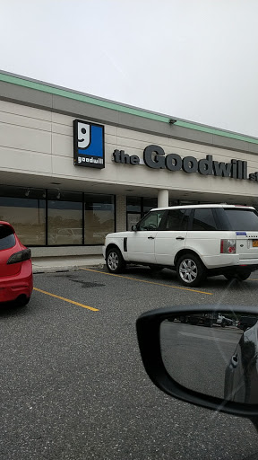 Thrift Store «Goodwill Industries Store & Donation Center», reviews and photos, 814 Hicksville Rd, Massapequa, NY 11758, USA