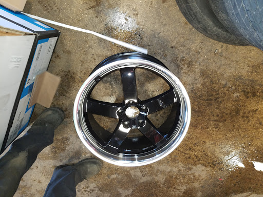 Tire Shop «Discount Tire Store - Crestwood, IL», reviews and photos, 13550 S Cicero Ave, Crestwood, IL 60445, USA