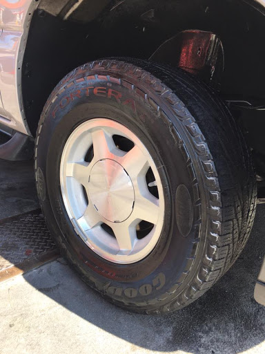 Car Wash «Puddles Car Wash», reviews and photos, 2037 E Ball Rd, Anaheim, CA 92806, USA