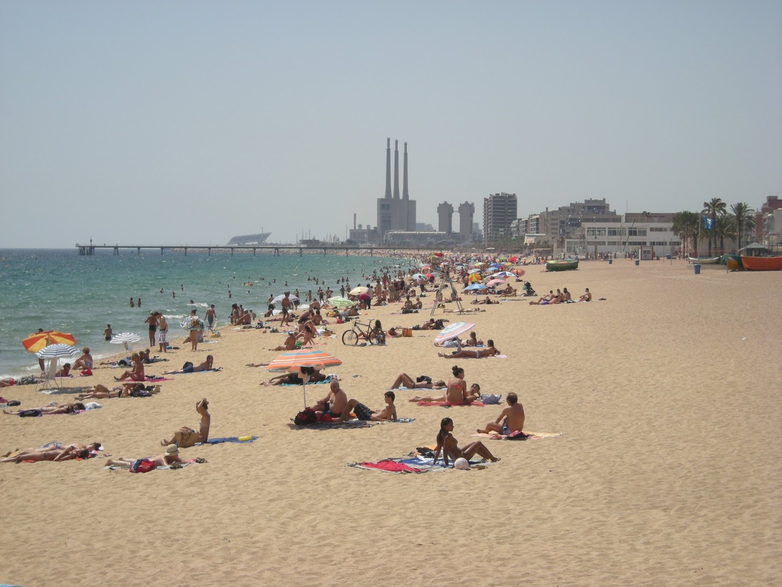 Foto di Spiaggia di Badalona e l'insediamento