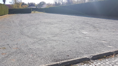 Parking Claude François à Dannemois