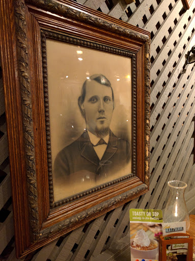 American Restaurant «Cracker Barrel Old Country Store», reviews and photos, 9700 N by NE Blvd, Fishers, IN 46037, USA