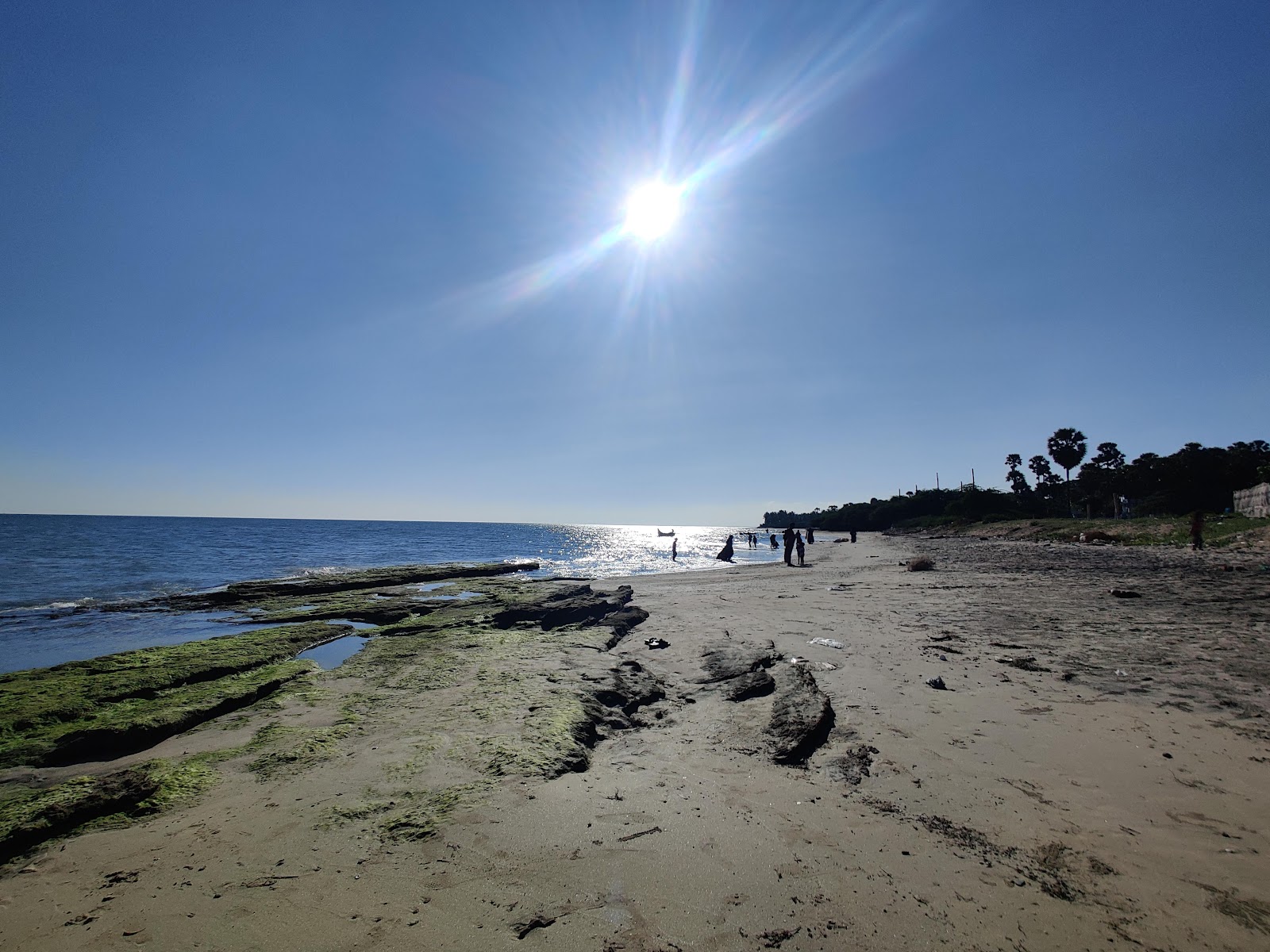 Fotografija Pakkirapa Sea Park Beach z svetel pesek površino