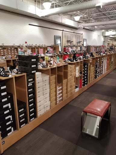 Shoe Store «DSW Designer Shoe Warehouse», reviews and photos, 357 Old Country Rd, Carle Place, NY 11514, USA