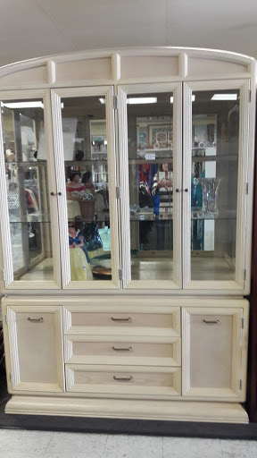 Thrift Store «Community Thrift Store», reviews and photos, 3237 E Florence Ave, Huntington Park, CA 90255, USA