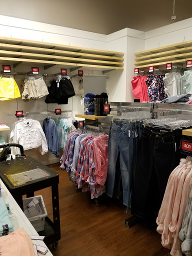 Clothing Store «Gap Factory Store», reviews and photos, 741 S Broadway, Los Angeles, CA 90014, USA